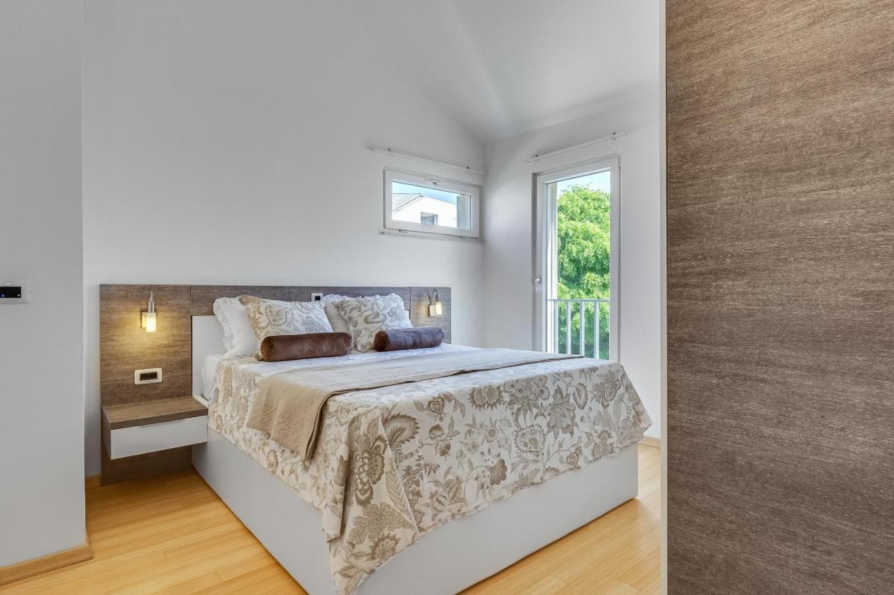 Luxury Two-Floor Apartment In Petrcane With Garden And Pool Exterior photo