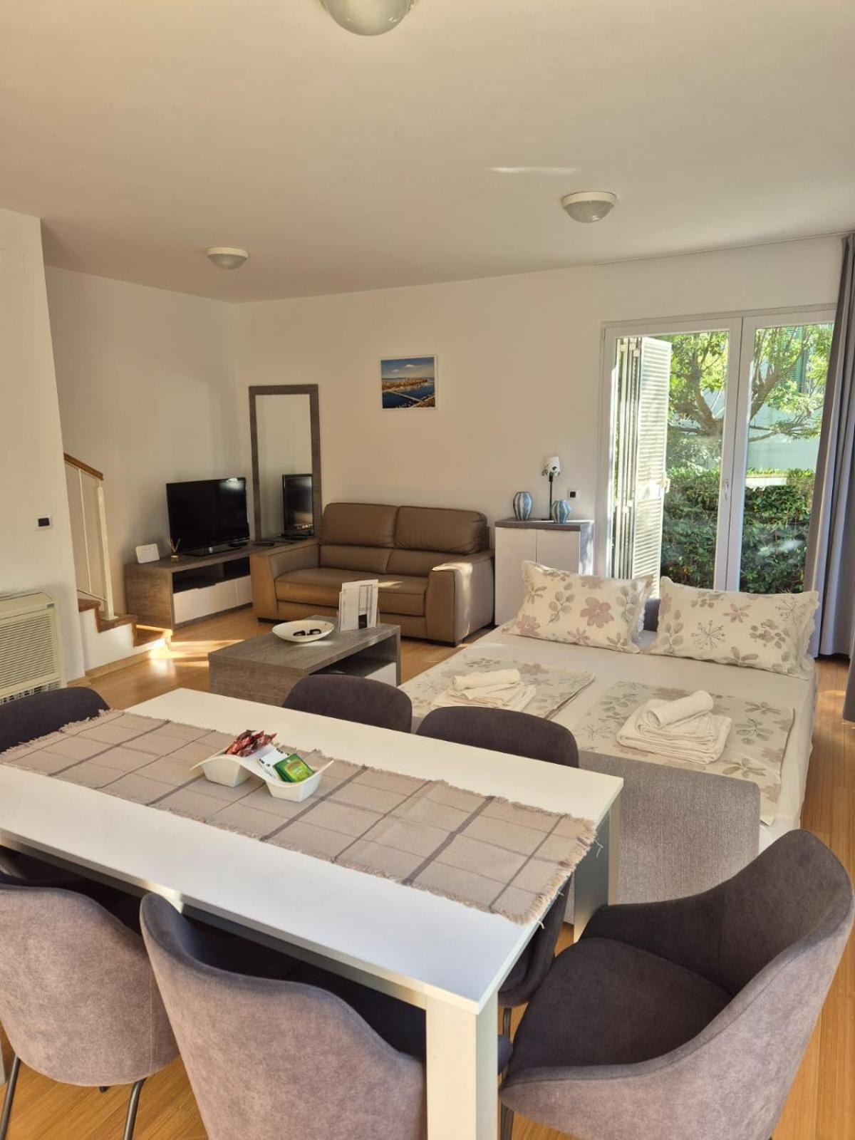Luxury Two-Floor Apartment In Petrcane With Garden And Pool Exterior photo